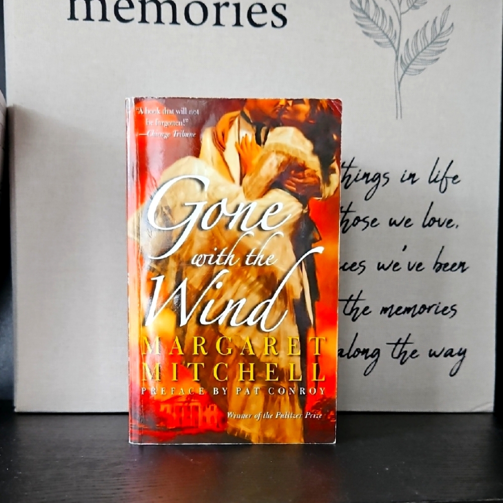 MM Paperback: Gone with the Wind by Margaret Mitchell - Red Cover Edition